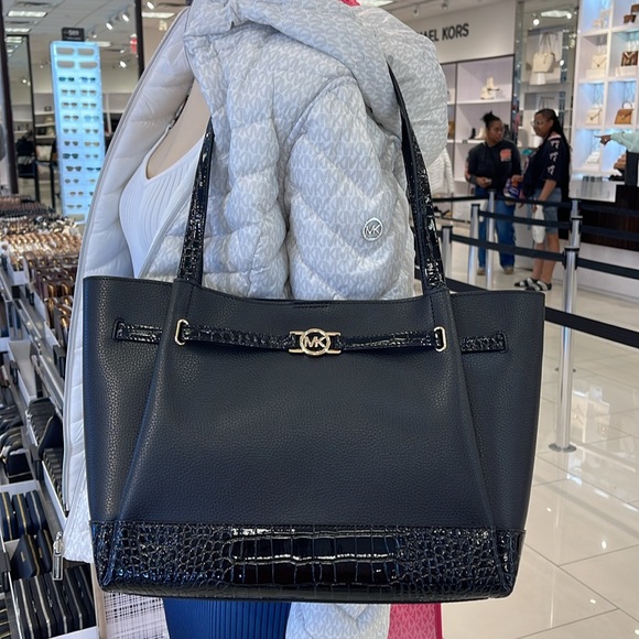 MICHAEL KORS
Reed Large Leather Belted Satchel Shoulder Tote Handbag 
Black - Picture 14 of 16